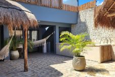 Apartamento en Tulum - Casa Kin Tulum céntrica con piscina compartida